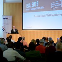 Pr&auml;sident Harald Kapper begr&uuml;&szlig;t die zahreichen G&auml;ste.