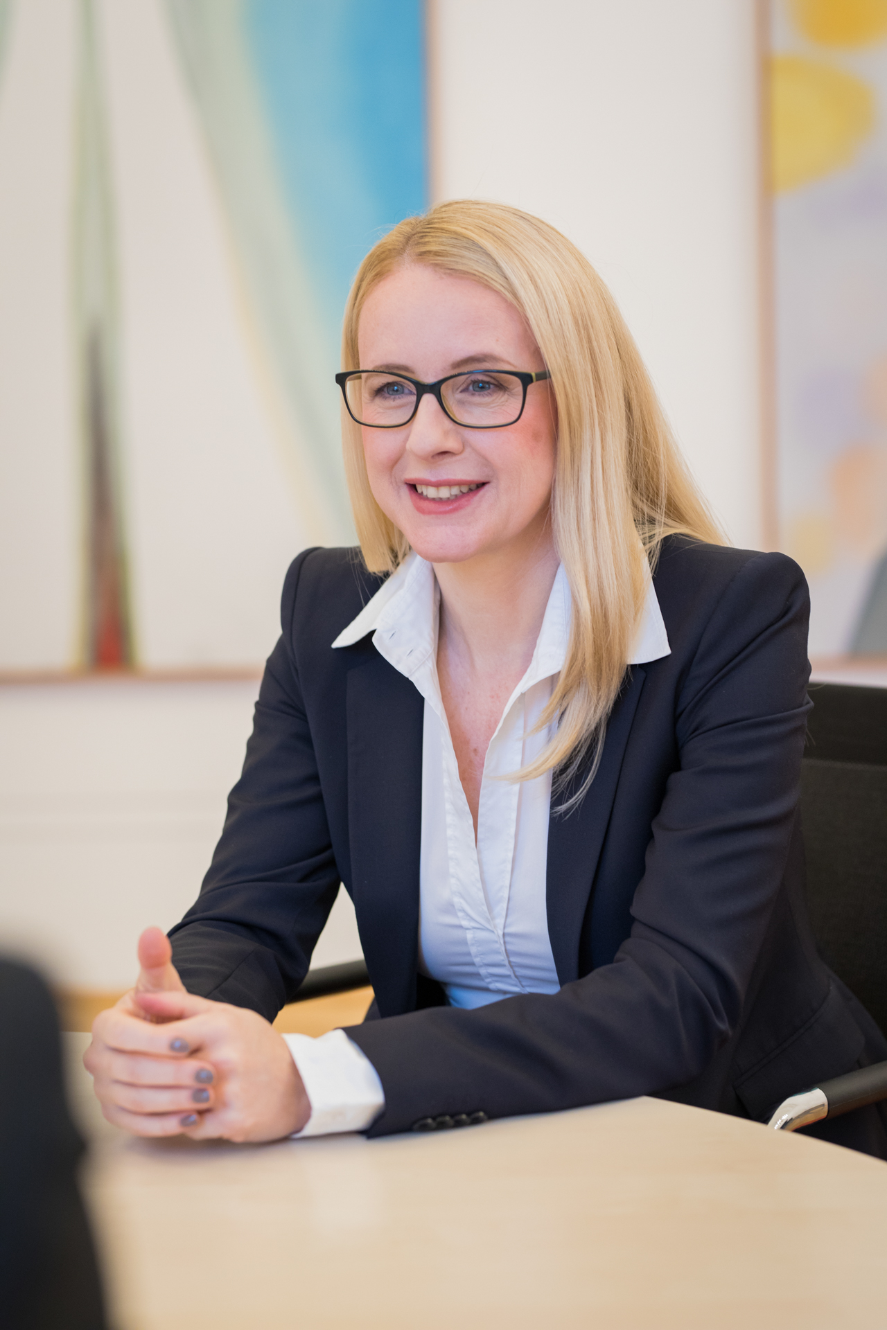 Schramböck Interview Bundesministerin Margarete Schramböck beim Interview