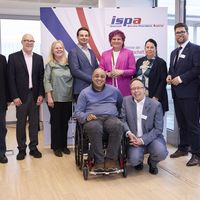 Gruppenfoto der Sprecher:innen: Andreas Jeitler, Daniele Marano, Susanne Buchner-Sabathy, Florian Slansky, Lena &Ouml;llinger, Simone Keglovics, Stefan Ebenberger, Franz Zeller, Shadi Abou-Zahra und Harald Kapper