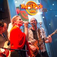 Ab 21 Uhr sorgten MusiCat f&uuml;r rockige Stimmung.